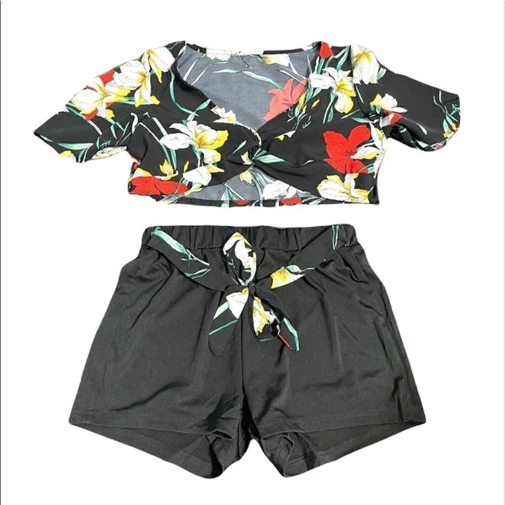 Tropical Flower‎ Twist Front Crop Top & Matching Shorts With Ribbon Tie At Waist